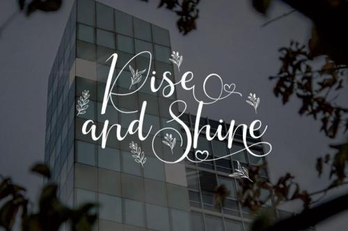 Gayesha Calligraphy Font 1