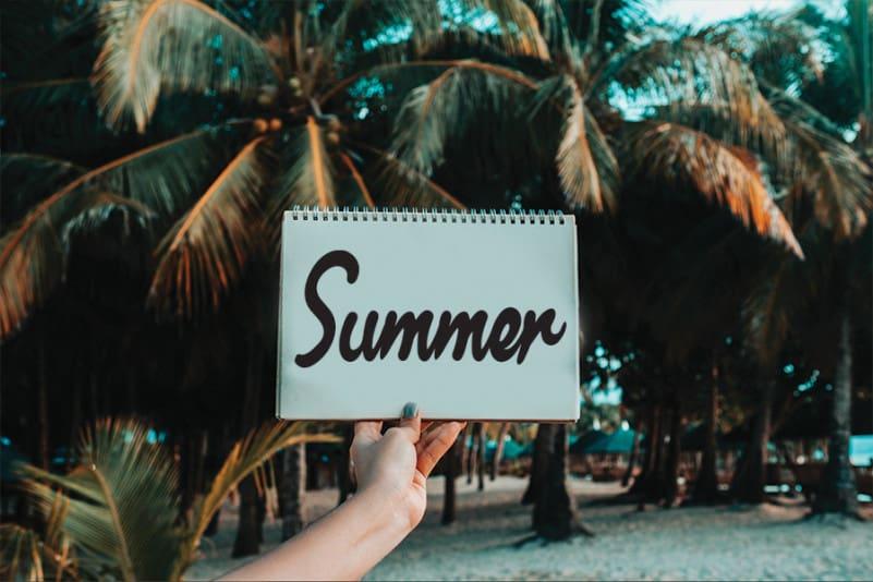 Carnation Handwritten Font 3