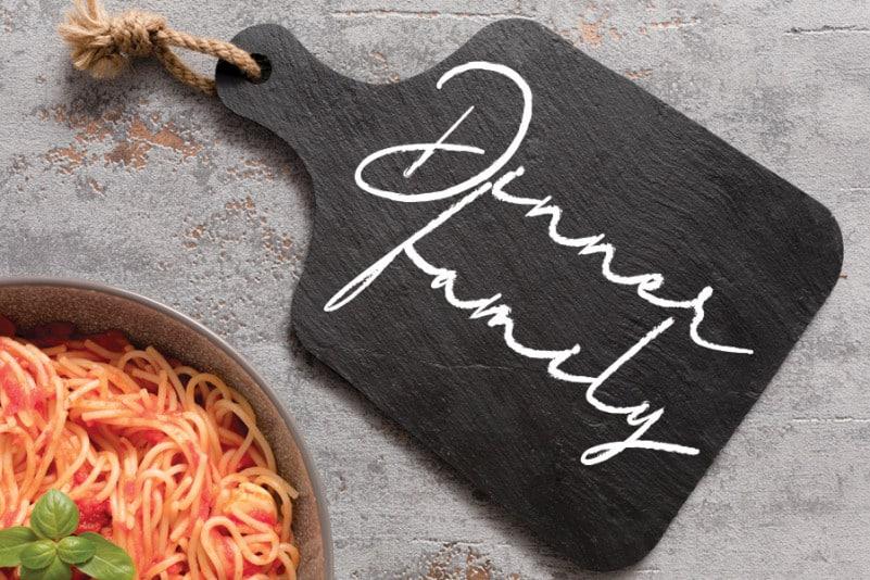 Dalliyone Script Font 2