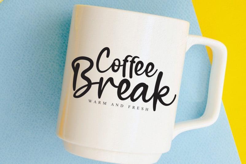 Monilka Southis Script Font 2