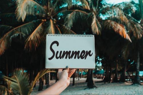 Carnation Handwritten Font 3