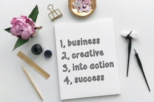 Honey Holiday Display Font 2