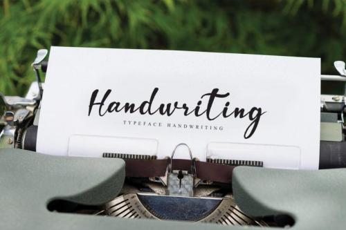 Hydrangea Flower Script Font 1