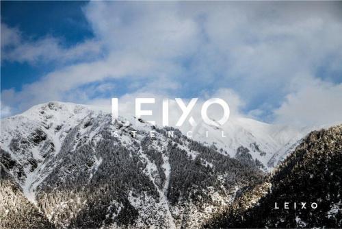 Leixo Stencil Typeface 5