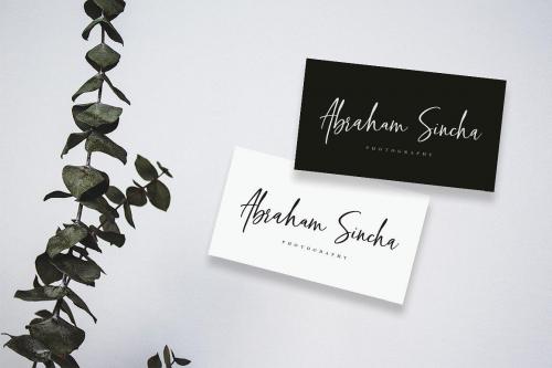 Light Olifia Script Font