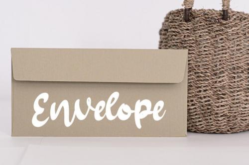 Narcissus Flower Brush Font 2