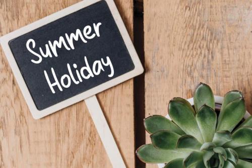 Yarrow Flower Script Font 1