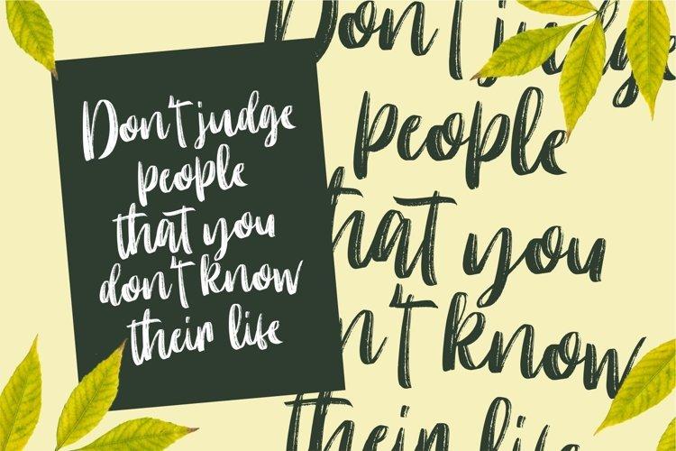 Molliquam Brush Font 3