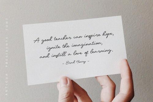 Antigua Presidente Script Font 4