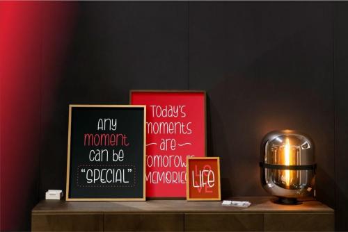 Goodbye Anjing Display Font 7