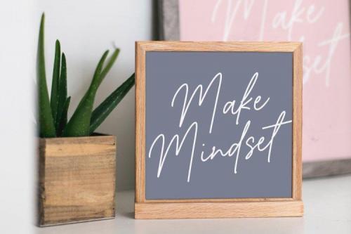 Kampsite Monoline Script Font 3