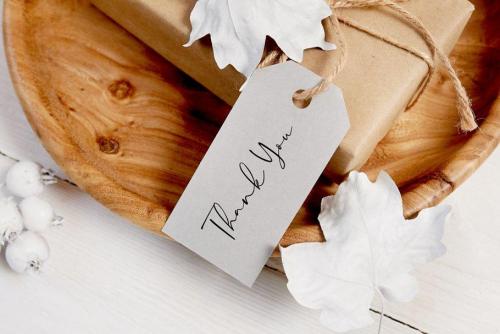 Paris Tonight Signature Font  11