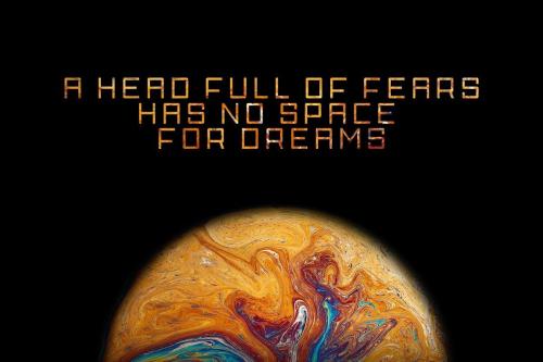 Skylark Display Font 4