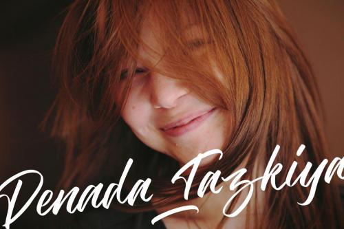 The Hamburg Script Font 6