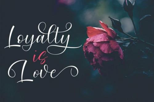 Katie Findlay Script Font 3