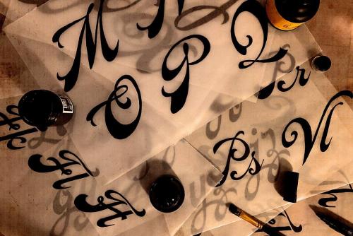 Veinline Script Font 3