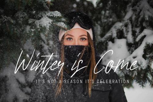 Hollywise Signature Script Font 4