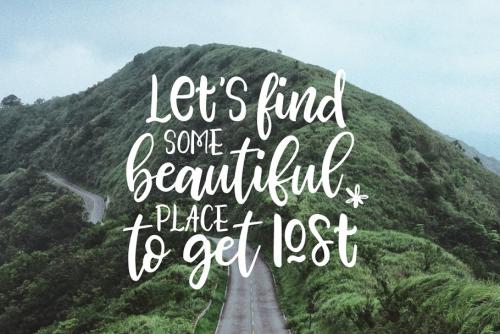 Bhatoshine Script Font