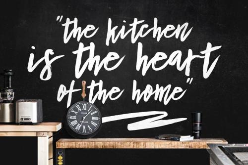 Bottle Massow Brush Script Font