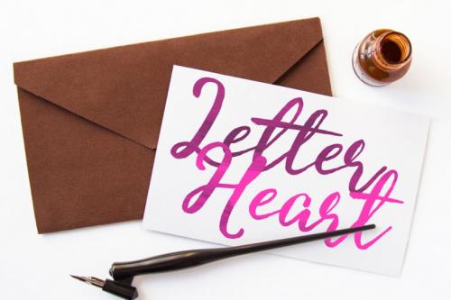 Charitta Organic Script Font