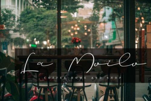 Hatching Love Script Font