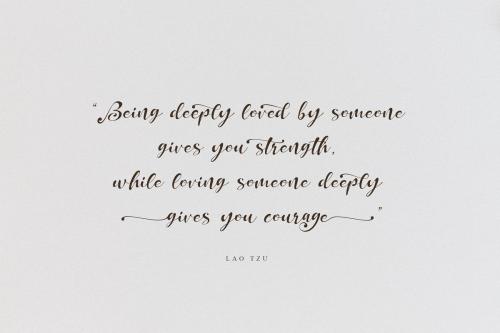 Dream of Heartland Calligraphy Font