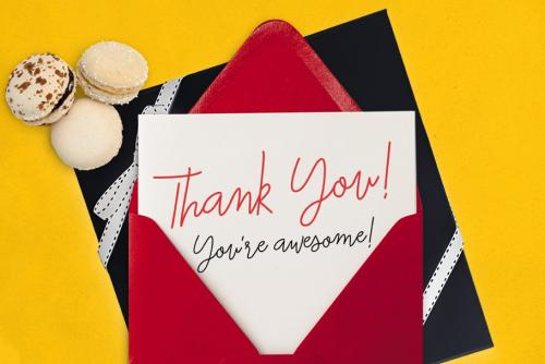 Macarons Script Font