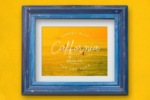 Macarons Script Font