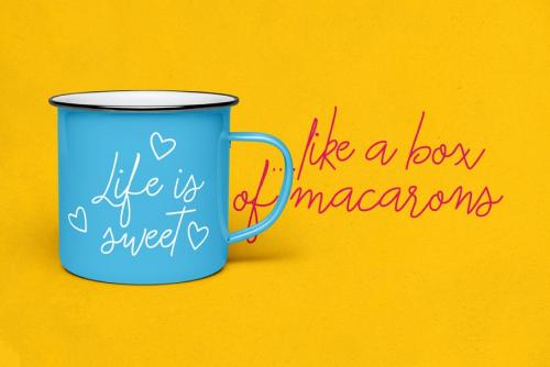 Macarons Script Font