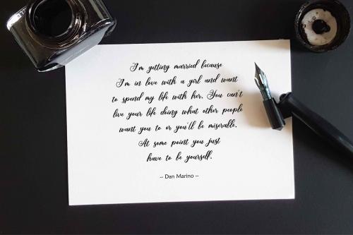 Mahligai Script Font