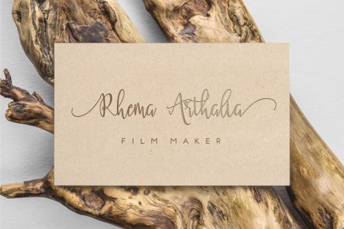 Moonlight Script Font