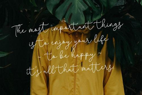 Questa Whitte Signature Font